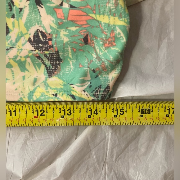 Xhiliration Women’s Multi Colored Distressed Palm Print Ruffle Bikini Top Lg - Picture 16 of 16